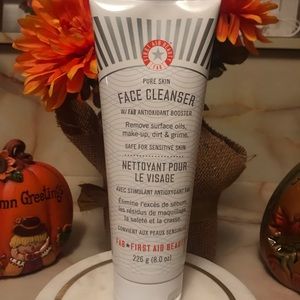 🆕 FIRST AID BEAUTY FACE CLEANSER